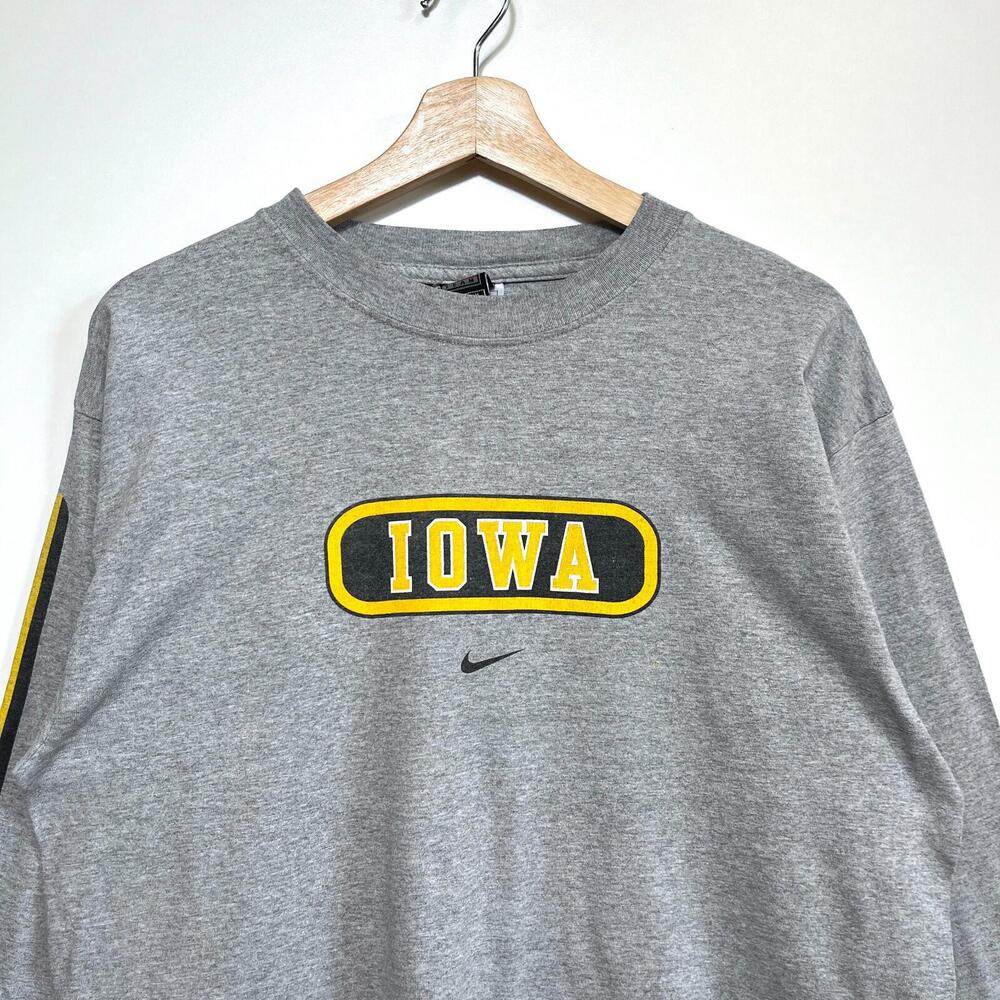 Vintage 00's NCAA Iowa Hawkeyes Nike L/S T-Shirt M Center Swoosh
